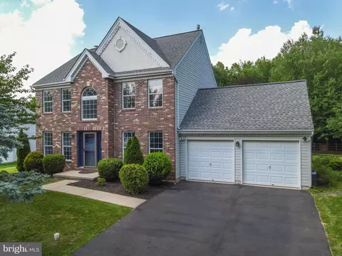 3695 Daystar Dr, Doylestown, PA 18902