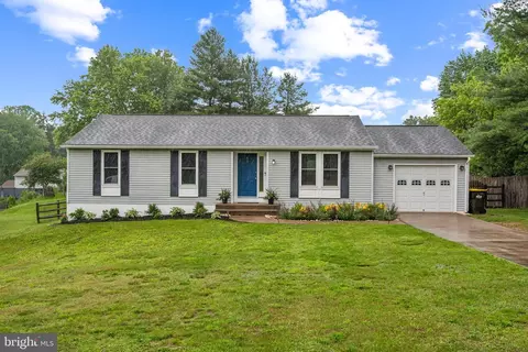 8 Cedar Ln, Doylestown, PA 18901