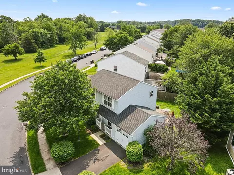 1035 Deerfield Cir, Perkasie, PA 18944