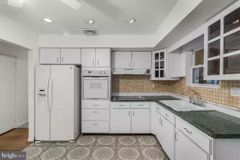 2149 Dixon Ave, Croydon, PA 19021 photo 9