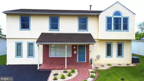 632 Auburn Rd, Fairless Hills, PA 19030