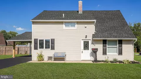 130 Goldengate Rd, Levittown, PA 19057