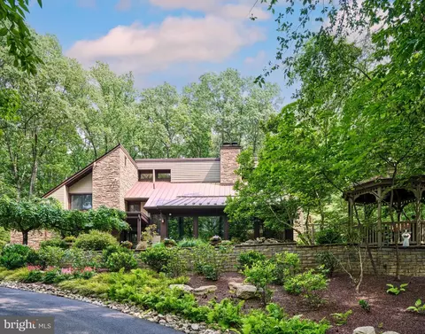7028 Ely Rd, New Hope, PA 18938