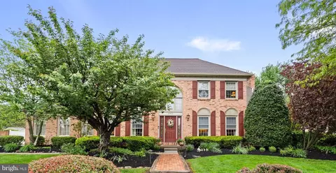 680 Fox Hollow Dr, Yardley, PA 19067