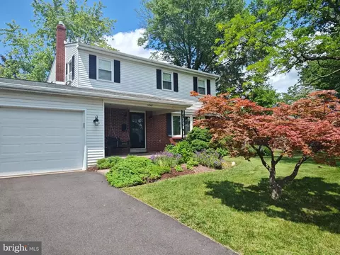 1047 Brookfield Cir, Quakertown, PA 18951