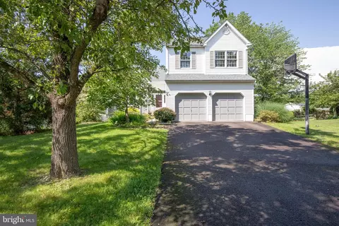 505 Country Pointe Cir, Perkasie, PA 18944