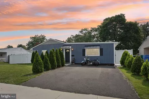 40 Openwood Ln, Levittown, PA 19055