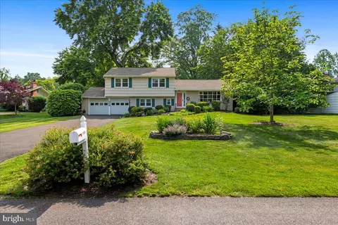 1904 Woodland Dr, Yardley, PA 19067