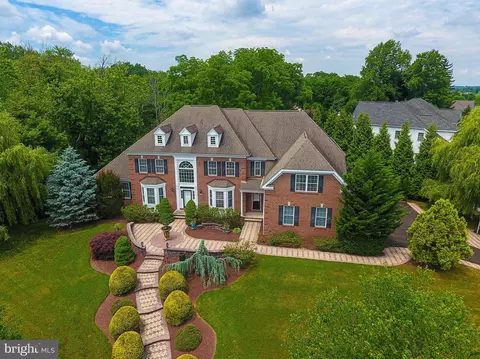 223 Cecelia Acres Dr, Ivyland, PA 18974