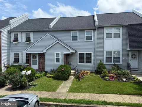 1545 Russett Dr, Warminster, PA 18974