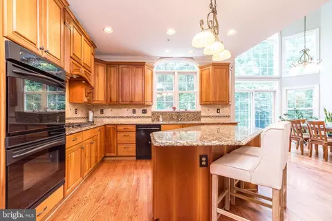 Kitchen - 5262 Bailey Ct E, Doylestown, PA 18902 photo 2 of 3