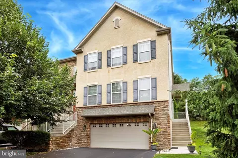 58 Lilly Dr, Feasterville Trevose, PA 19053