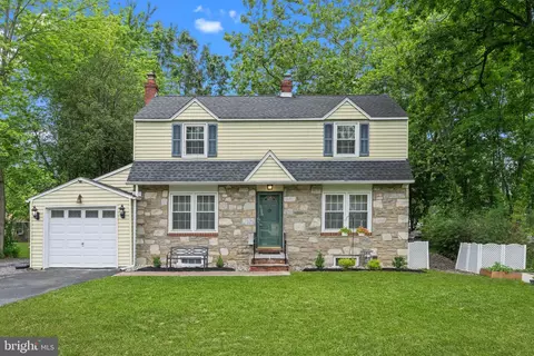 1123 W County Line Rd, Hatboro, PA 19040