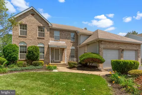 2737 Woodsview Dr, Bensalem, PA 19020