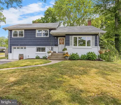 3 Springdale Ter, Yardley, PA 19067