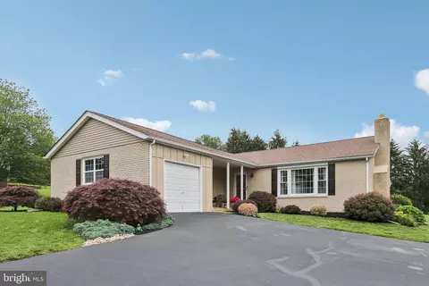 611 Hillcrest Dr, Perkasie, PA 18944