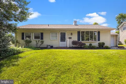 265 Glouster Rd, Fairless Hills, PA 19030