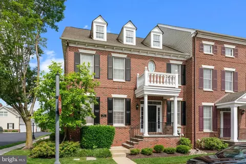 108 Hicks Aly, Newtown, PA 18940