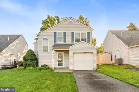203 Countryside Ln, Telford, PA 18969