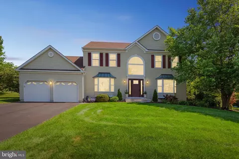 9 Dartmouth Dr, Doylestown, PA 18901