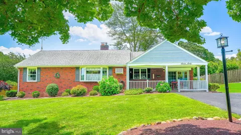 760 Sweetbriar Dr, Warminster, PA 18974