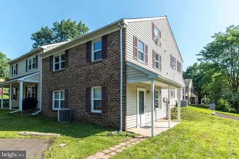 501 Hickory Ln, Sellersville, PA 18960
