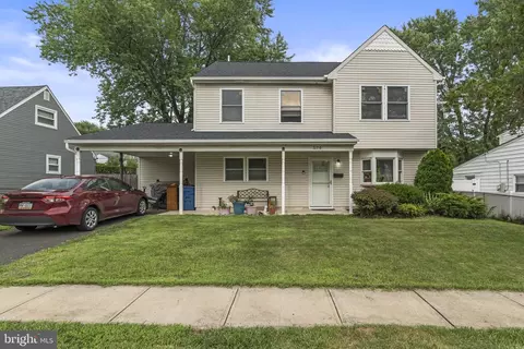 574 Wilk Dr, Morrisville, PA 19067