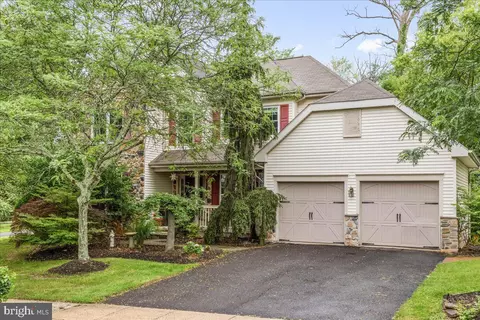 131 Equestrian Dr, New Hope, PA 18938
