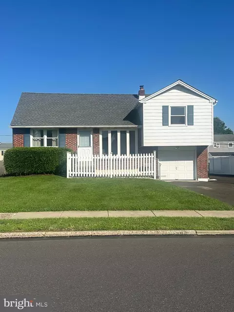 245 Wellington Dr, Warminster, PA 18974