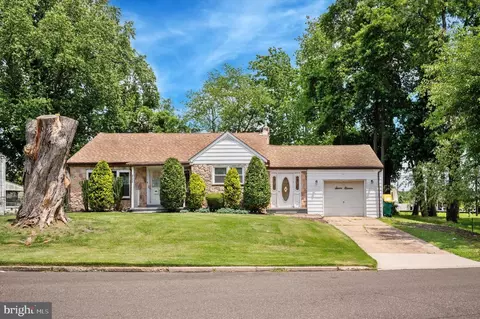 711 Winder Dr, Bristol, PA 19007