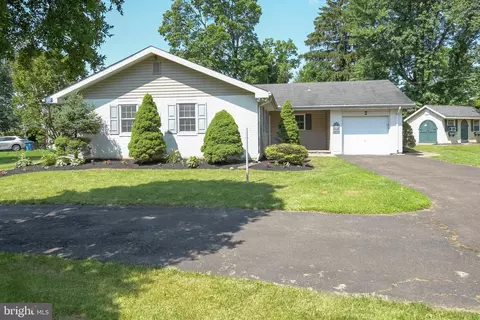 2 Broadale Rd, Doylestown, PA 18901