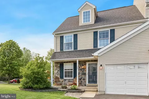 100 Windsor Ct, Richlandtown, PA 18955