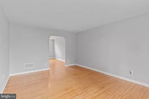 Living - 814 4th Ave, Bristol, PA 19007 photo 4 of 4
