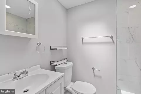 Bath - 814 4th Ave, Bristol, PA 19007 photo 1 of 2