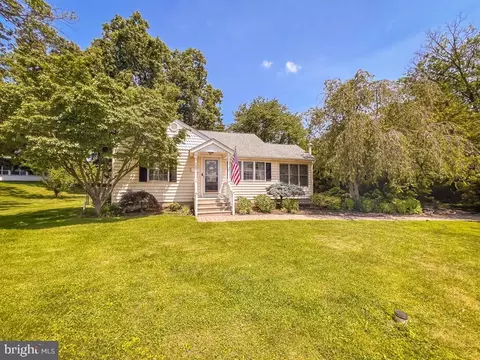 520 W Palmer St, Morrisville, PA 19067