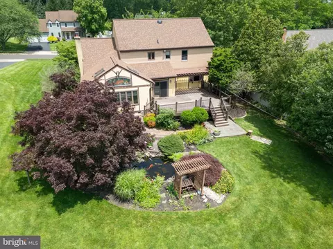 13 Colonial Dr, Newtown, PA 18940