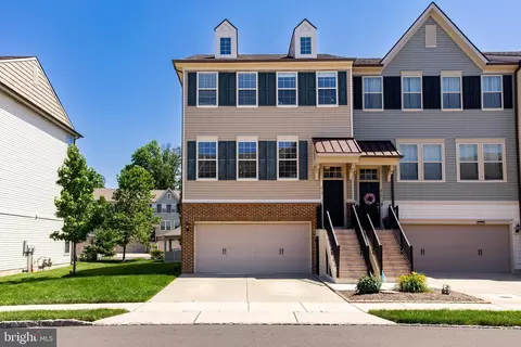 415 Tall Oaks Dr, Warminster, PA 18974
