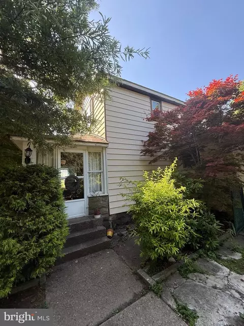 618 Newport Rd, Bristol, PA 19007