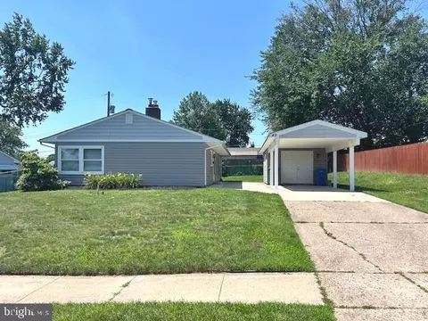 49 Mistletoe Ln, Levittown, PA 19054