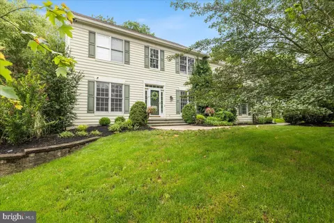 10 Eagleton Farm Rd, Newtown, PA 18940
