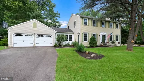 1 Sunnybrook Dr, Doylestown, PA 18901
