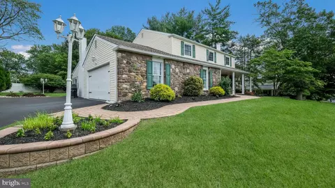 20 Green Valley Dr, Southampton, PA 18966
