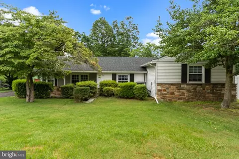 577 Citation Ln, Warminster, PA 18974
