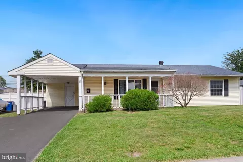 25 Tulip Ln, Levittown, PA 19054