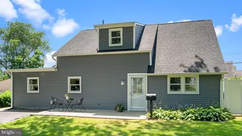 297 Holly Dr, Levittown, PA 19055