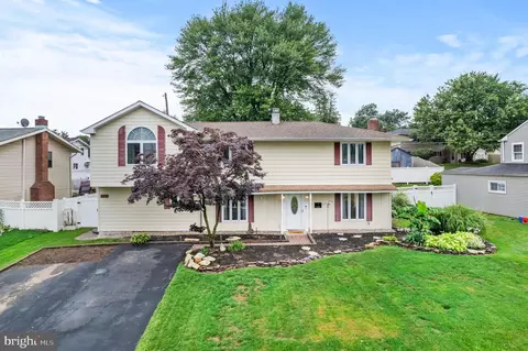 173 Twin Oak Dr, Levittown, PA 19056