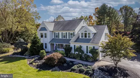 1 Hidden Ln, Doylestown, PA 18901