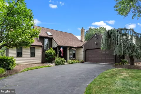 28 Averstone Ct, Holland, PA 18966