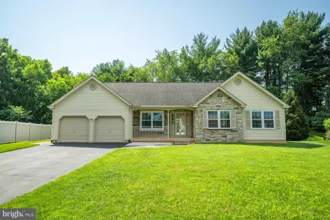 102 Steeplechase Dr, Doylestown, PA 18901