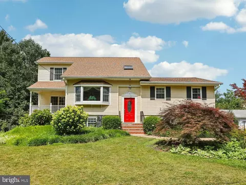 32 N Edgewater Ave, Yardley, PA 19067